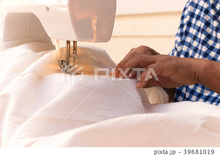 Woman's sewing linen cotton with sewing machine 39681019