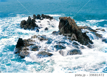 波 岩 石 39681472