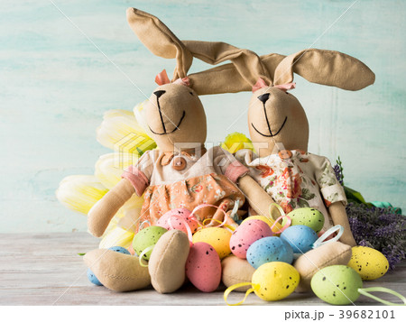 Easter greeting card with bunnies 39682101