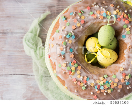 Easter cake with frosting, sprinkles and eggs Easter cake with frosting, sprinkles and eggs 39682106