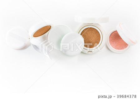 Refills of foundation and highlighter cushion on a 39684378
