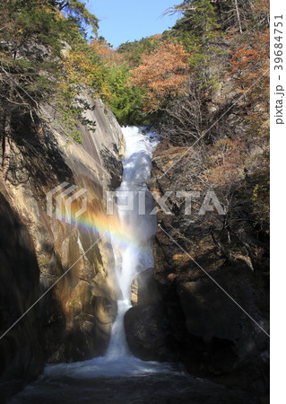 秋の仙娥滝と虹（御嶽昇仙峡） 39684751