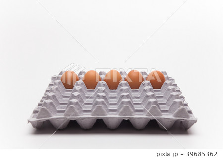 Eggs in cardboard container in row 39685362
