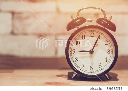 Vintage alarm clock decoration on wooden table 39685554