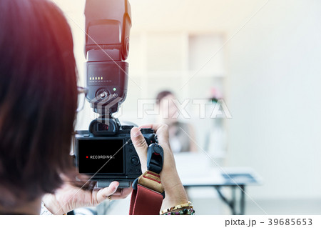 Digital Photography with flash studio mirrorless Digital Photography with flash studio mirrorless 39685653