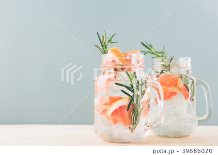 Drinking jars with citrus drink 39686020