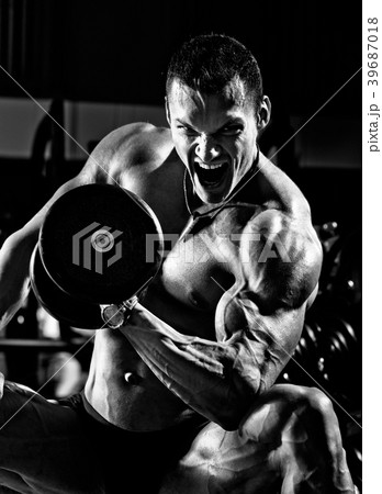 bodybuilder 39687018