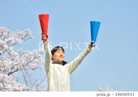 6年生の女の子（桜、卒業、カジュアル） 39690041