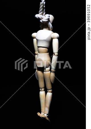 首を吊るデッサン人形 39691052