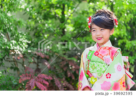 女の子、七五三、屋外、上半身 女の子、七五三、屋外、上半身 39692595
