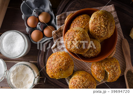 Homemade cheese buns 39694720