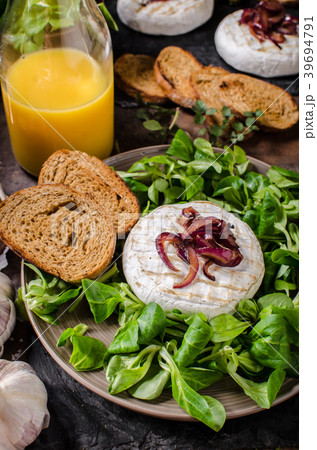 Grilled Camembert cheese Grilled Camembert cheese 39694791