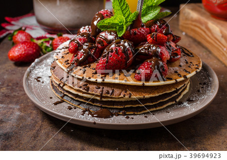 American pancakes with strawberries 39694923