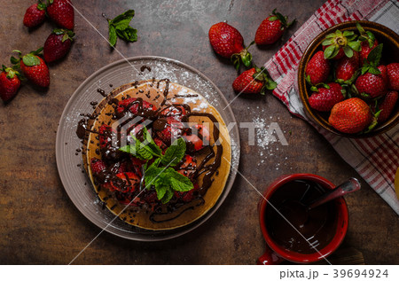 American pancakes with strawberries 39694924