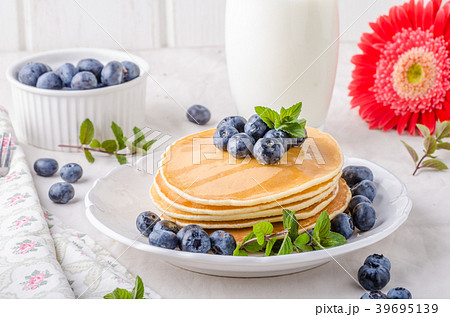 American pancakes with blueberries American pancakes with blueberries 39695139