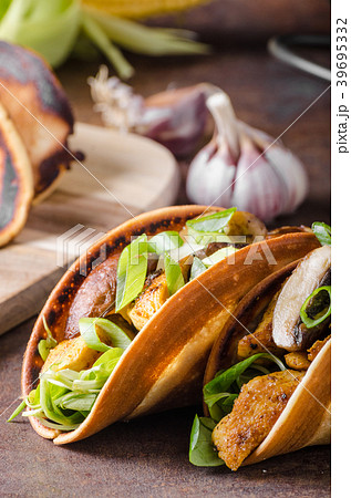 Homemade chicken tacos Homemade chicken tacos 39695332
