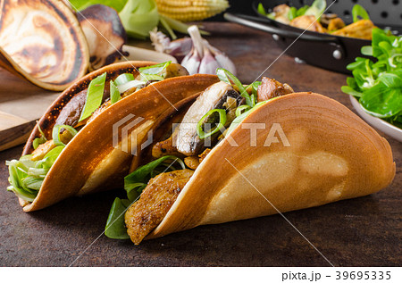 Homemade chicken tacos Homemade chicken tacos 39695335