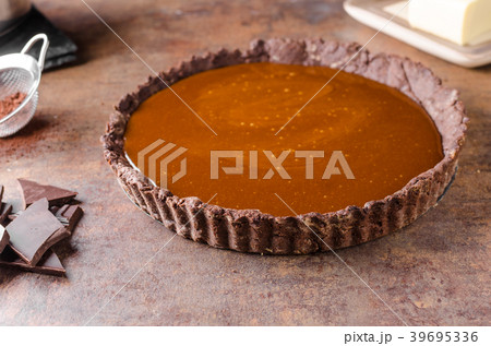 Caramel chocolate tart Caramel chocolate tart 39695336