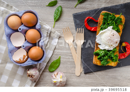 Toasted baguette with poached egg 39695518