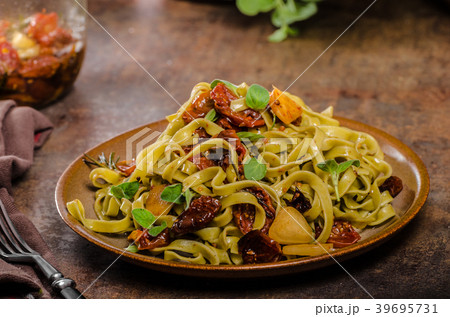Pasta with sun dried tomatoes Pasta with sun dried tomatoes 39695731