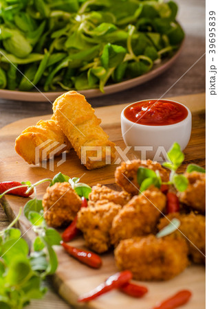 Chicken popcorn with croquettes 39695839