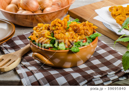 Crispy onion bhajis Crispy onion bhajis 39695840