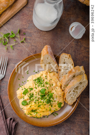 Scrambled eggs with herbs Scrambled eggs with herbs 39696242