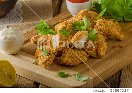 Chicken popcorn with garlic 39696287