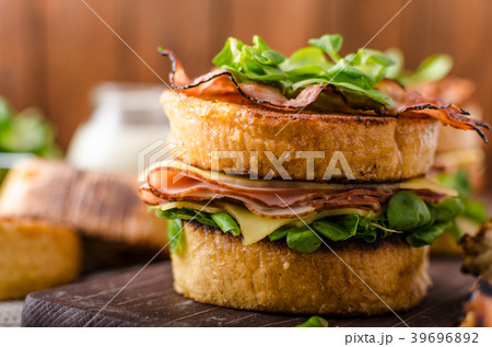 French toast with homemade ham, gouda cheese 39696892