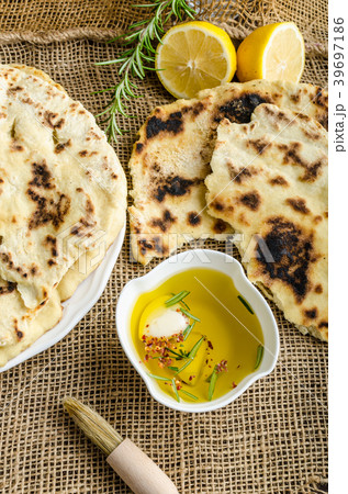 Indian bread naan 39697186