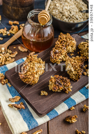 Baked granola 39697448