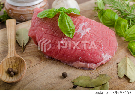 Beef meat raw 39697458