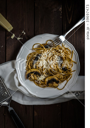 Whole grain spaghetti with mushrooms Whole grain spaghetti with mushrooms 39697473