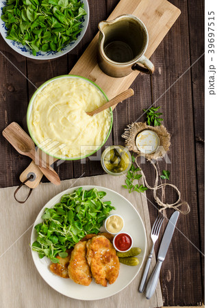Schnitzel with mashed potatoes and salad Schnitzel with mashed potatoes and salad 39697515