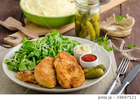 Schnitzel with mashed potatoes and salad Schnitzel with mashed potatoes and salad 39697521