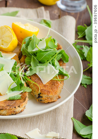 Fried breaded eggplant with salad Fried breaded eggplant with salad 39697606