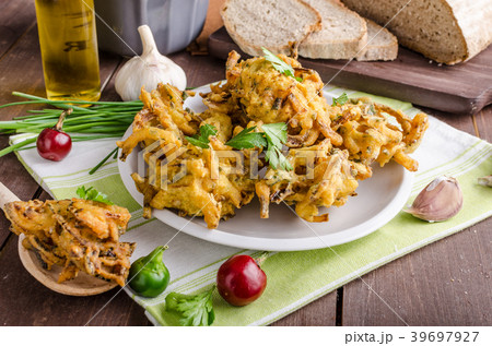 Crispy onion bhajis Crispy onion bhajis 39697927