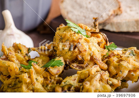 Crispy onion bhajis Crispy onion bhajis 39697936