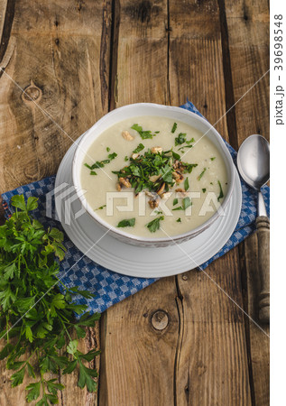 Cauliflower soup with blue cheese Cauliflower soup with blue cheese 39698548
