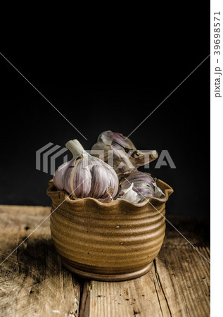 Homemade bio garlic Homemade bio garlic 39698571