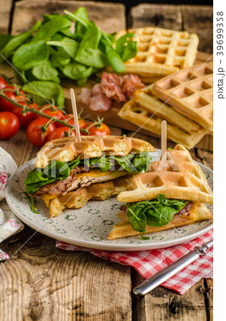 Waffles sandwich 39699358