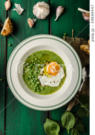 Soup of young peas 39699447