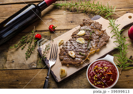 Rib eye steak with wine 39699613