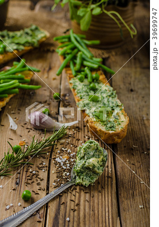 Baguette with herb butter 39699747