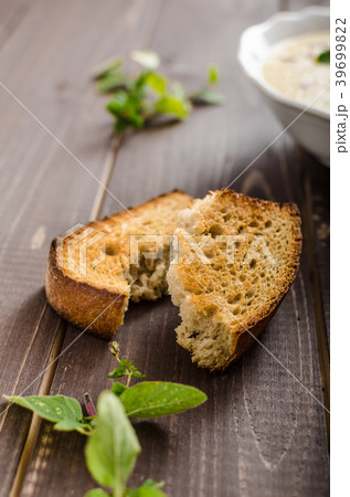 Creamy zucchini soup with chilli and oregano 39699822
