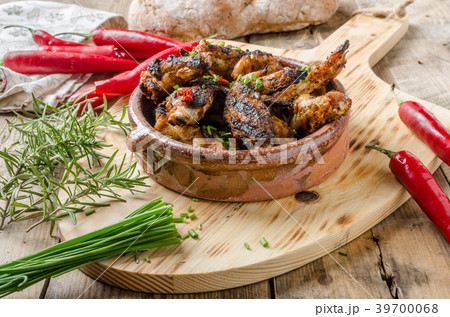 Grilled chicken wings Grilled chicken wings 39700068