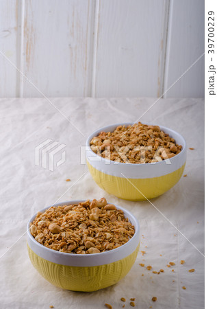 Baked granola with pudding Baked granola with pudding 39700229