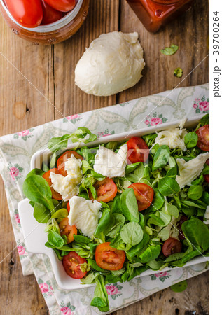 Fresh spring salad Fresh spring salad 39700264