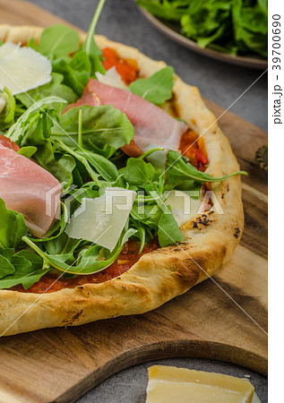 Rustic parma ham pizza 39700690