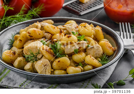 Fried gnocchi chicken curry Fried gnocchi chicken curry 39701136